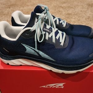 Altra Navy Rivera 2